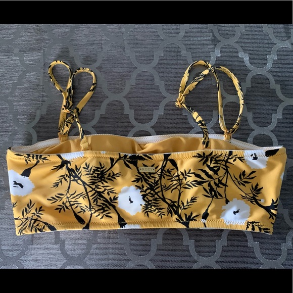 Never worn Roxy bikini top. - Picture 7 of 8